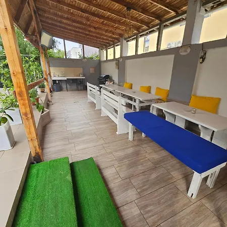 Petrovi Πανσιόν Ράβντα