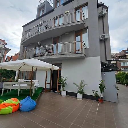 Petrovi Πανσιόν 3*